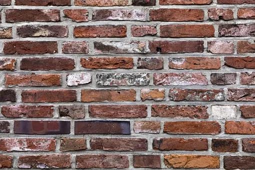 Jak skutecznie wyczyścić cegłę klinkierową z zaprawy bez uszkodzeń – sprawdzone metody Jak skutecznie wyczyścić cegłę klinkierową z zaprawy bez uszkodzeń – sprawdzone metody