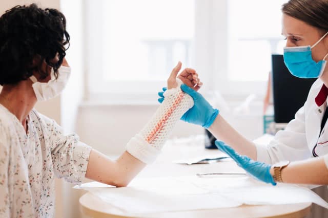 Czy gips jest szkodliwy? Odkryj ryzyka i bezpieczne alternatywy Czy gips jest szkodliwy? Odkryj ryzyka i bezpieczne alternatywy